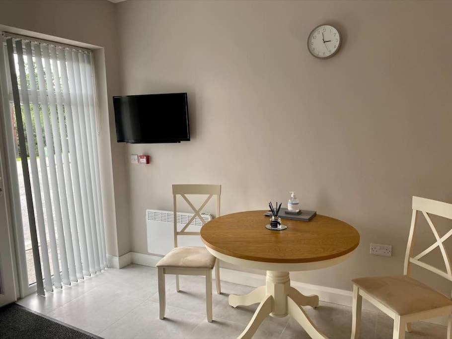 Erne Getaway No.8 Brand New 1 Bed Apartment เอนนิสคิลเลน ภายนอก รูปภาพ